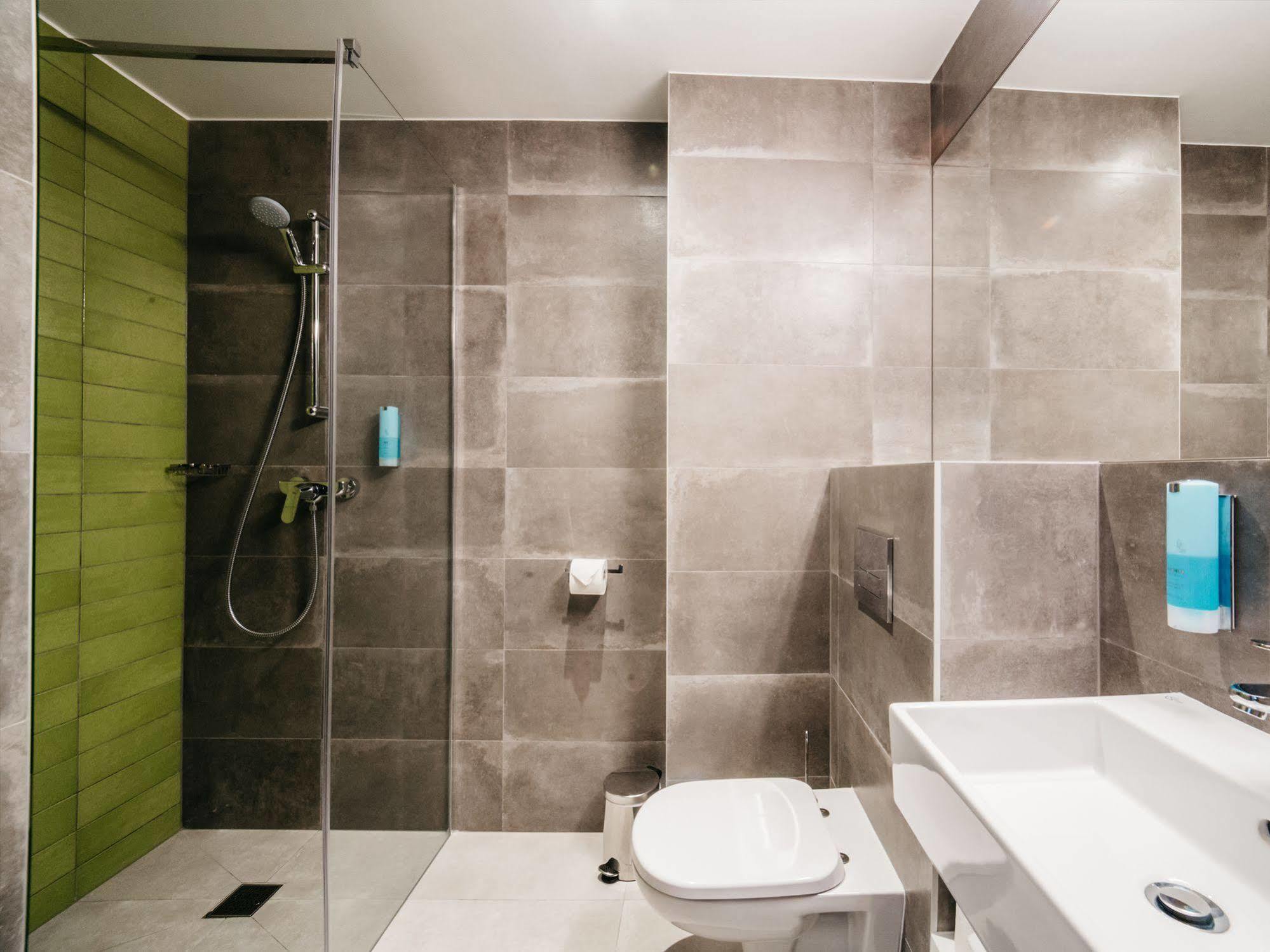 Q Hotel 4*